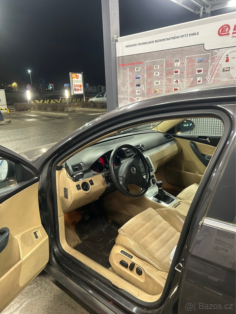 Volkswagen Passat B6 Sedan - 2