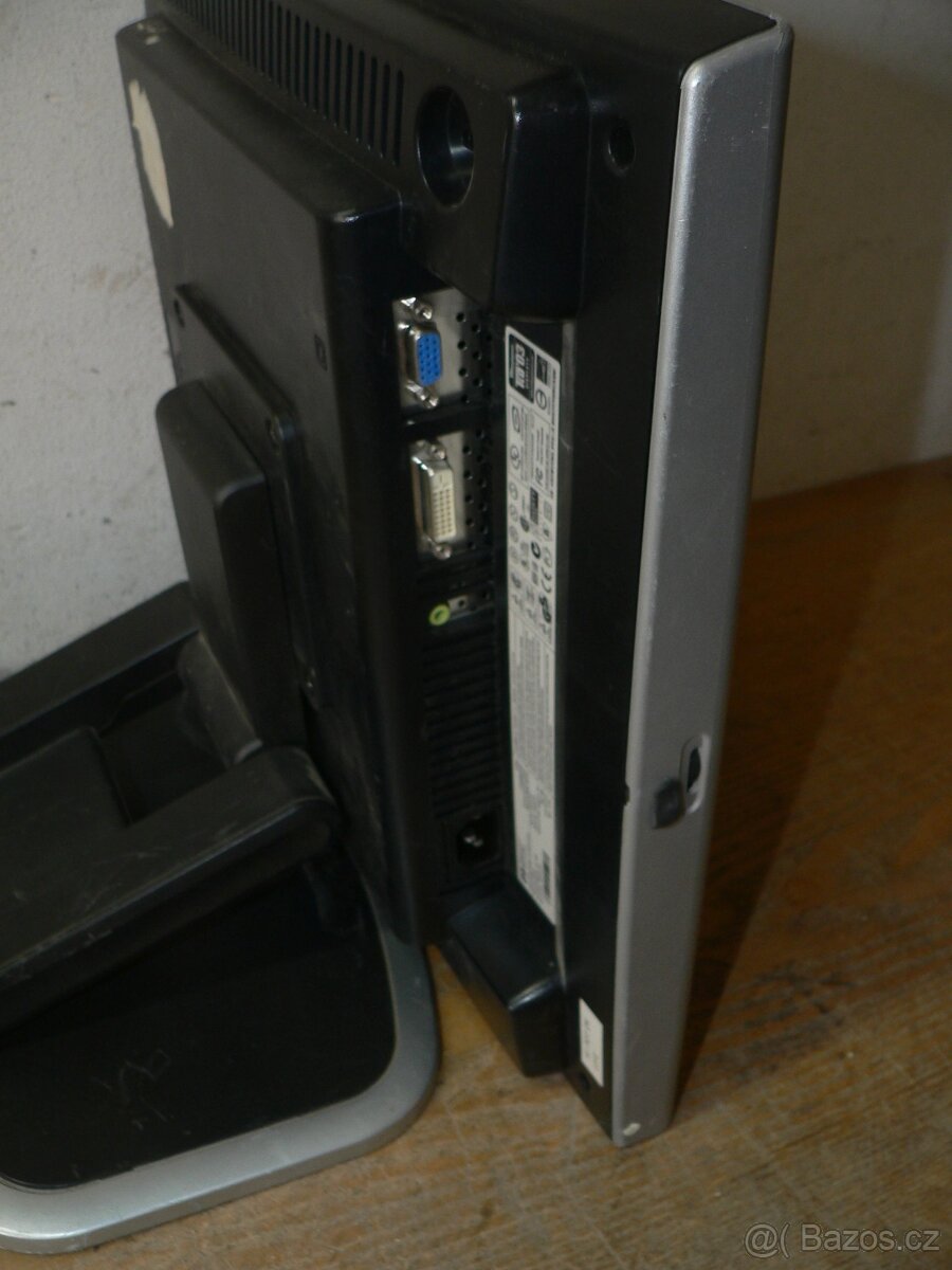 LCD monitor HP 17 palců, DVI, 5:4, otočný stojan - 2