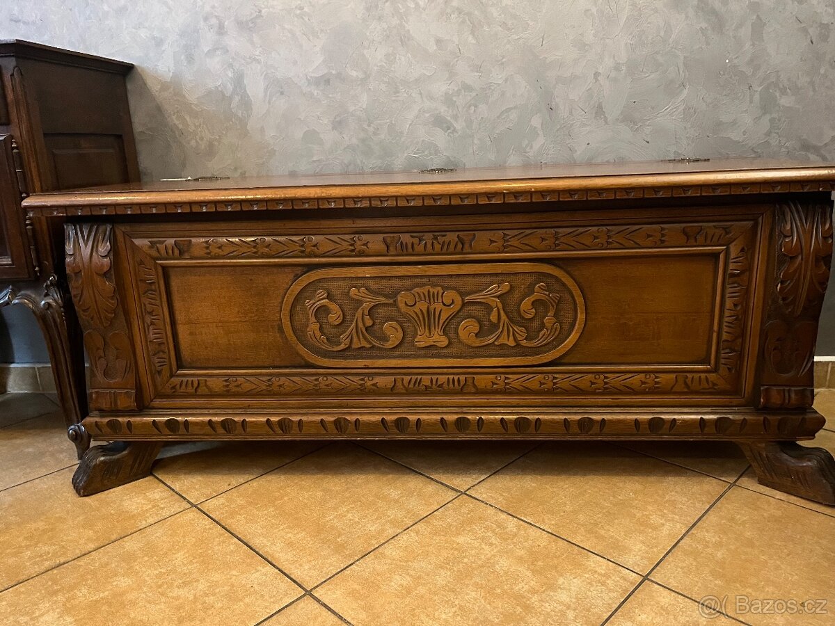 Masivní dřevěná truhla - 2