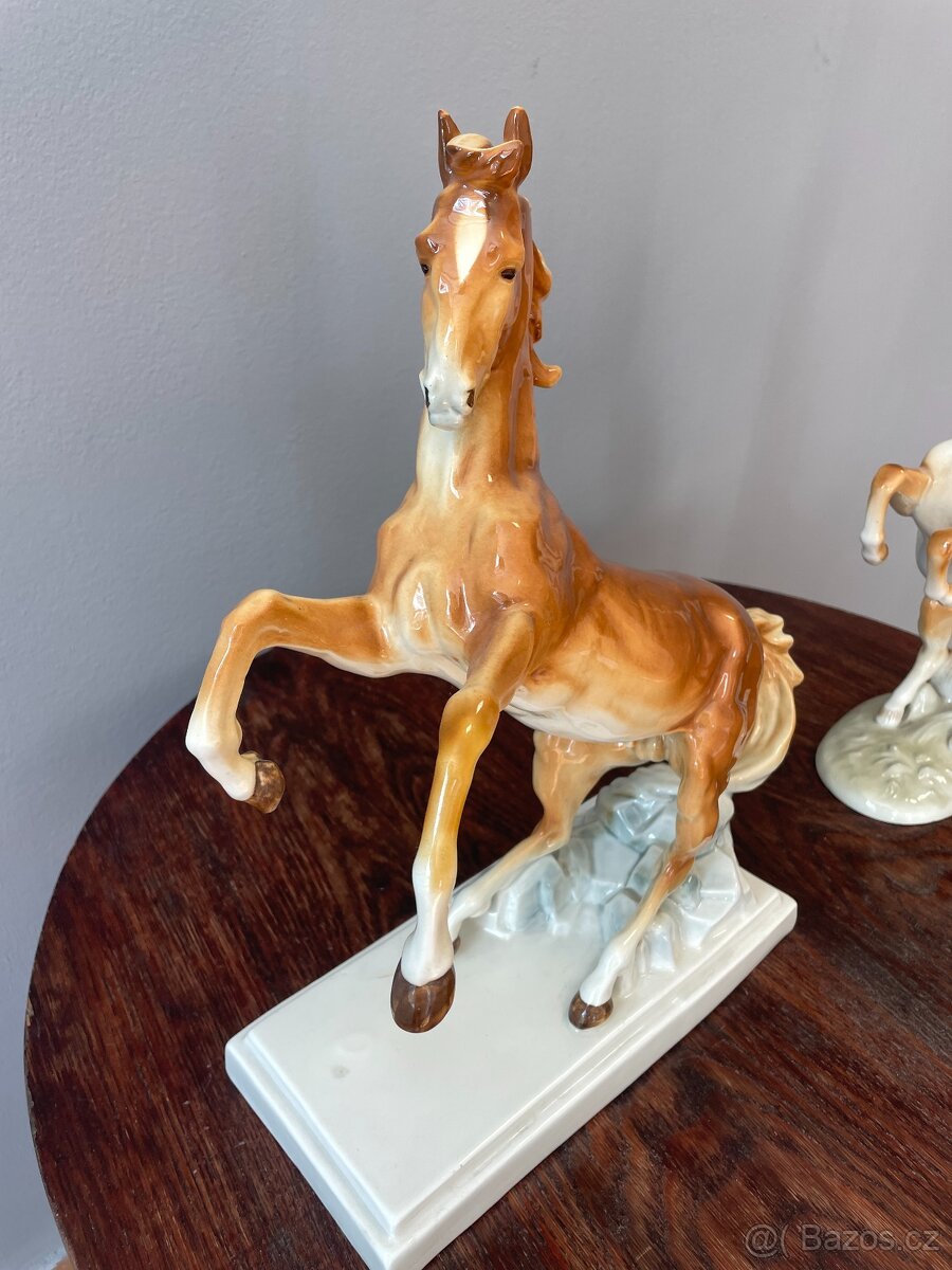 Vzpínající se hřebec Royal Dux 41 cm vysoký - 2