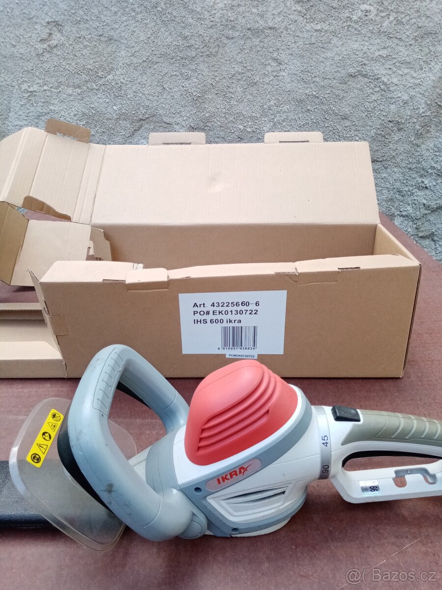 Prodám zastřihovač živého pletu. - 2