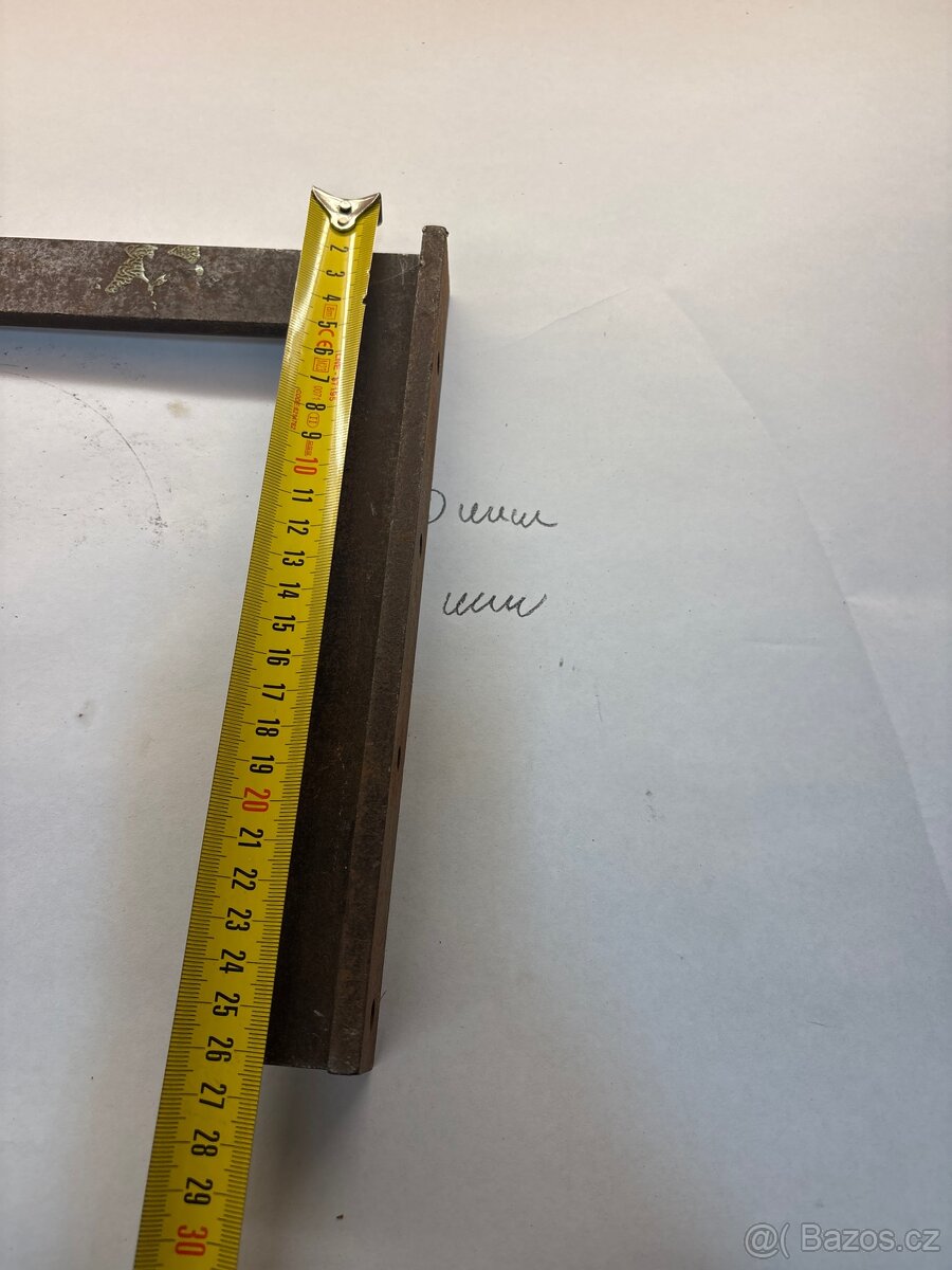 Velky kovovy uhelnik - 2