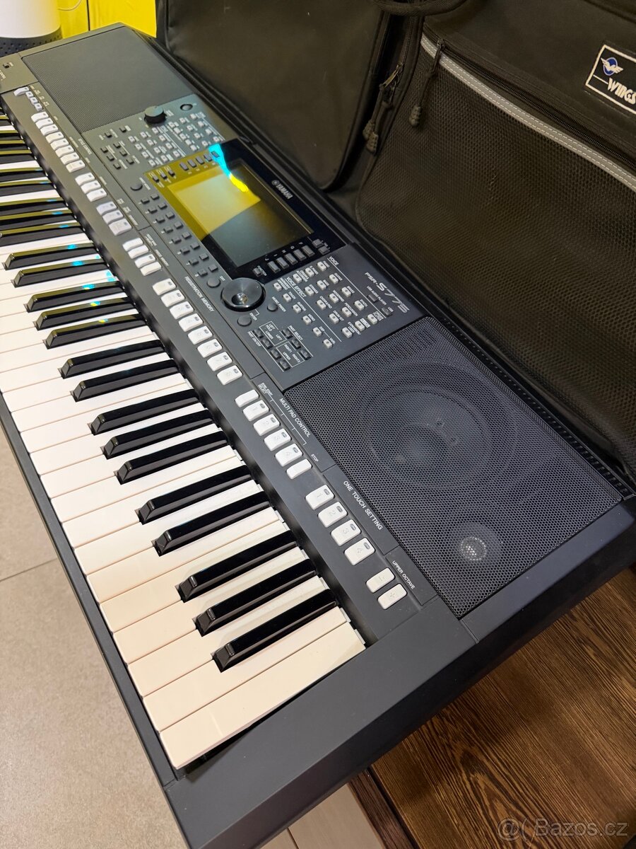 Klávesy Yamaha PSR S775 - 2