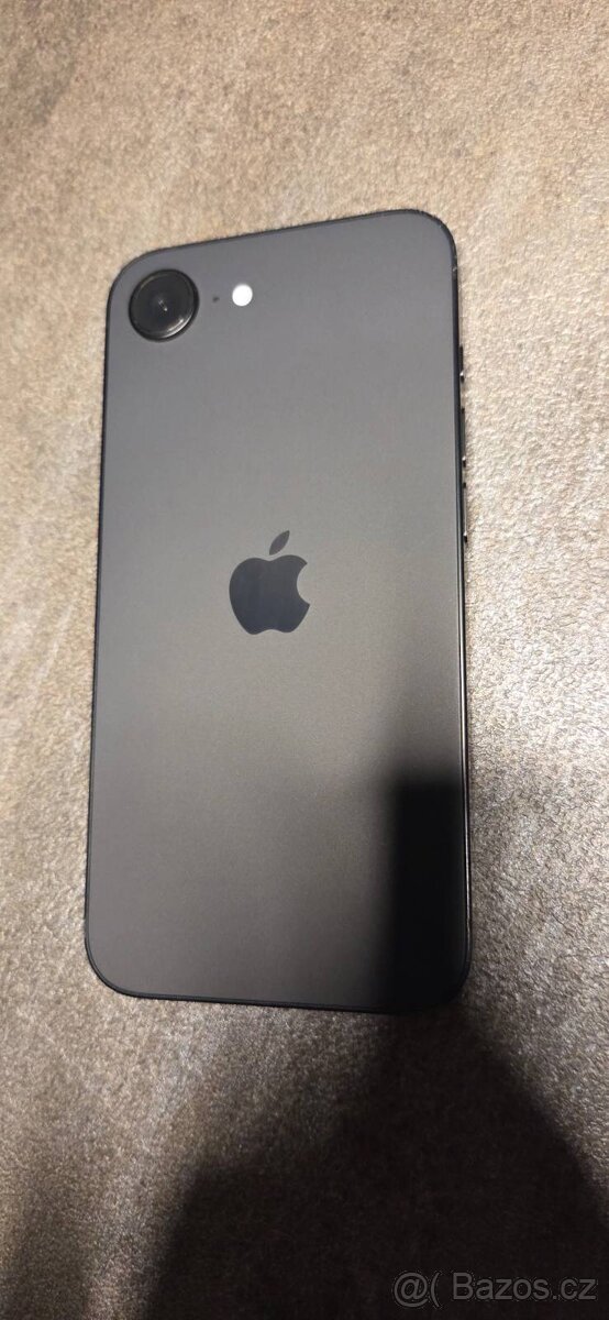 IPhone 16e 128GB černý - 2