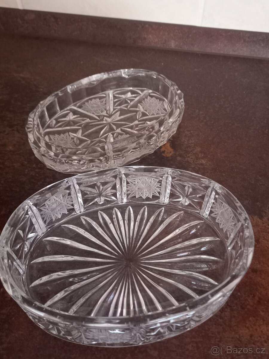 Skleněná broušená dóza - 2