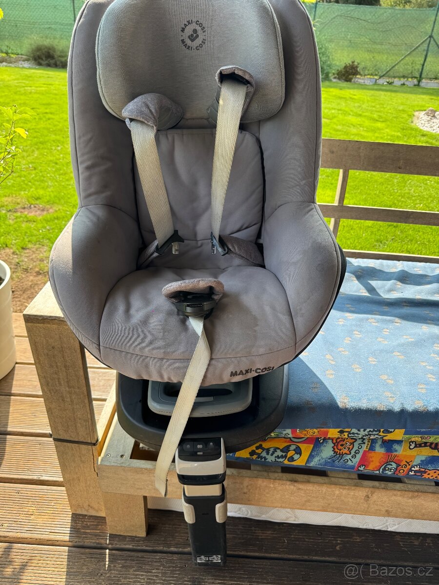Maxi Cosi autosedačka + osofix základna - 2