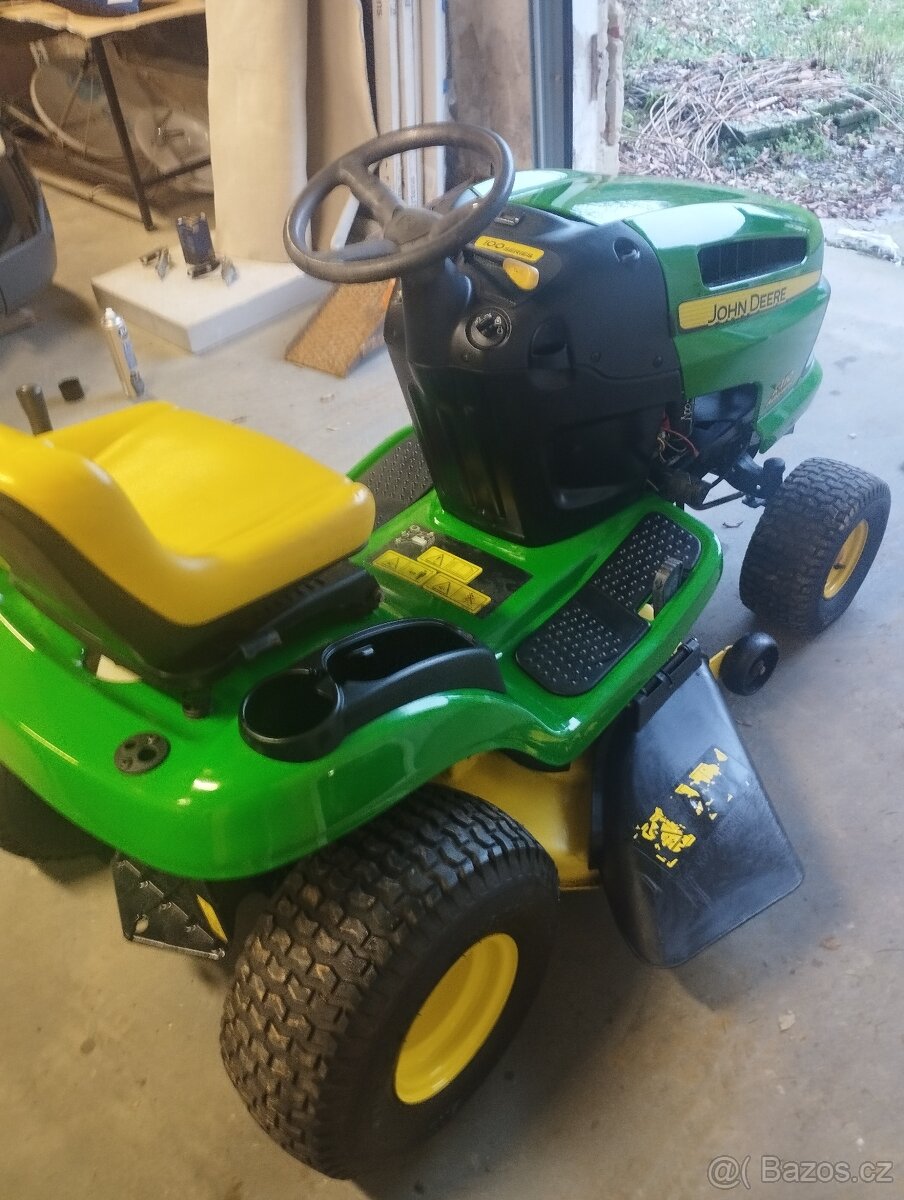 Zahradní traktůrek John Deere - 2