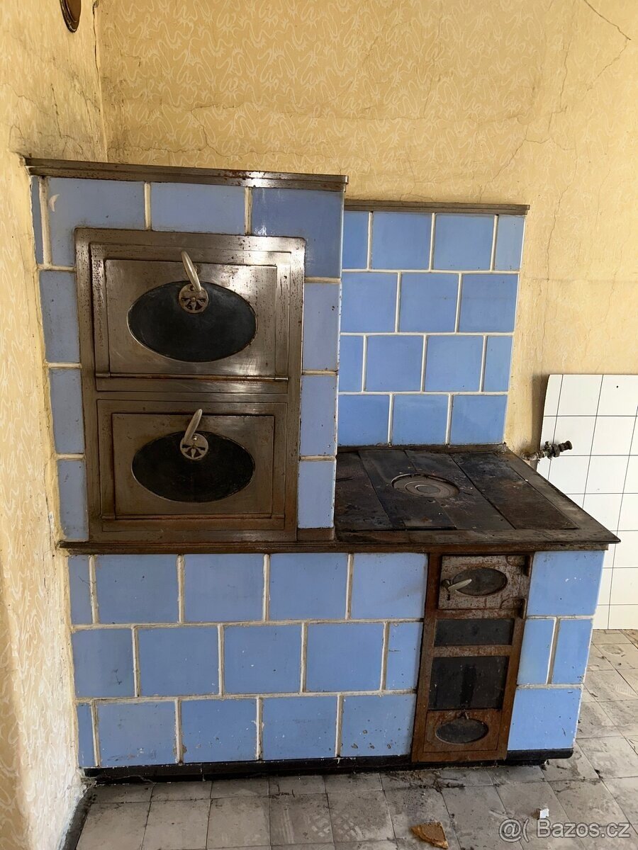 Retro kachlová kamna s troubou a plotnou – modrá klasika - 2