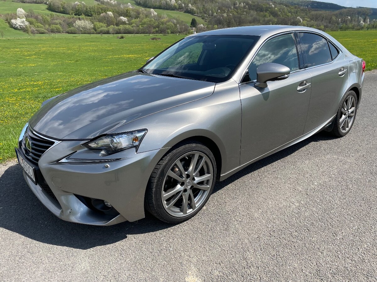 Lexus IS300h - 2