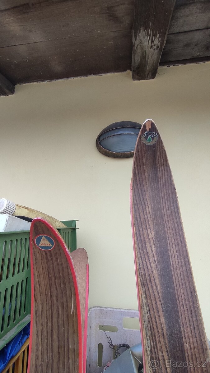 Staré retro lyže - 2