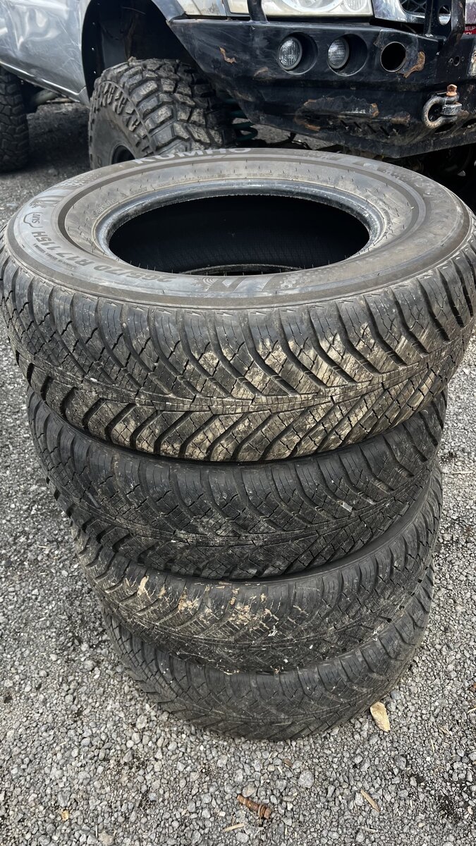 Kumho 265/70 r17 dot 22 zánovní
