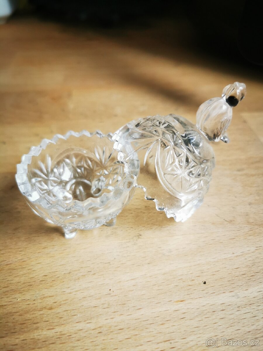 Skleněná ozdobná dóza - 2
