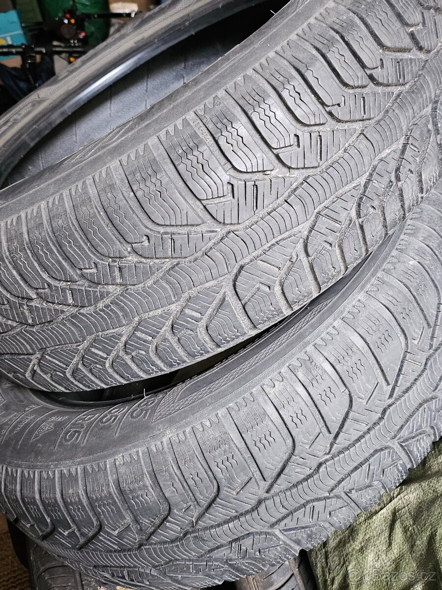 Prodám sadu zimních pneu 4.k.185/65 R15. Vzorek 6-7 mm. - 2