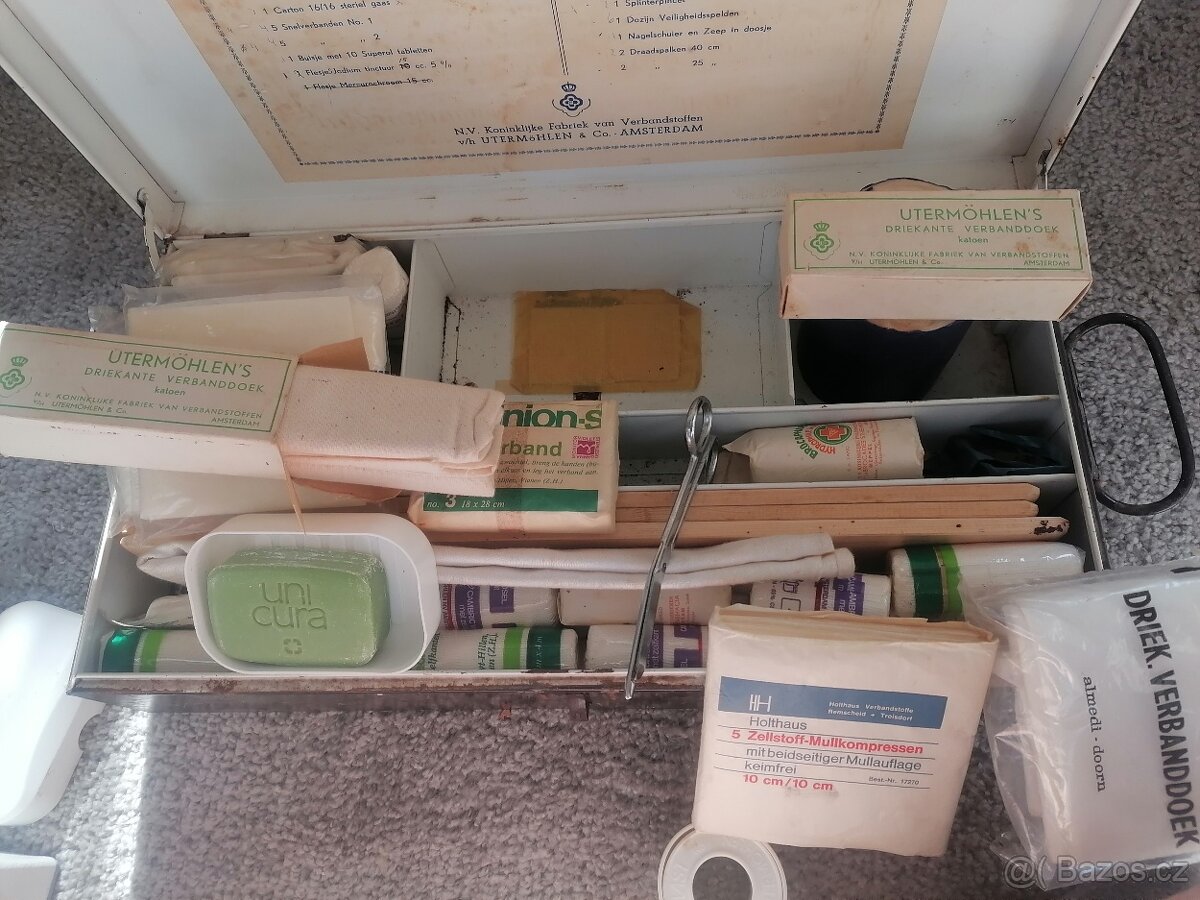 75 let stará lékárnička - 2
