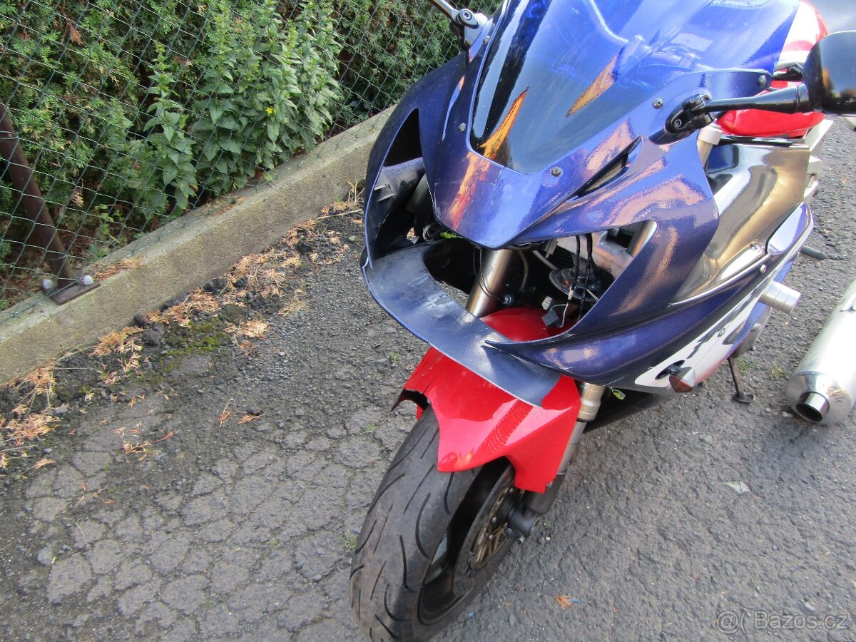 Honda CBR 900RR SC44 - 2
