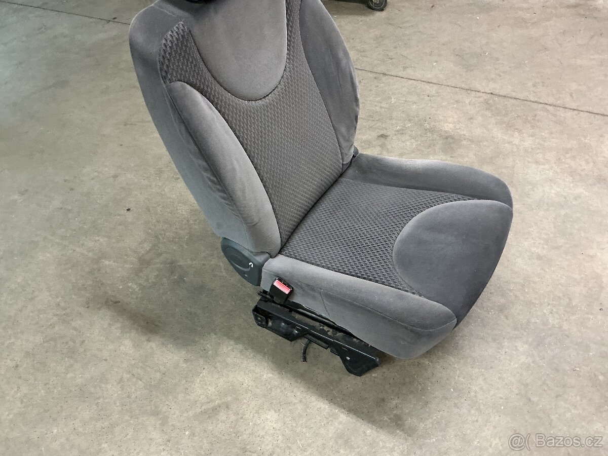 Citroen Jumpy - sedadlo řidiče. 2012 - 2