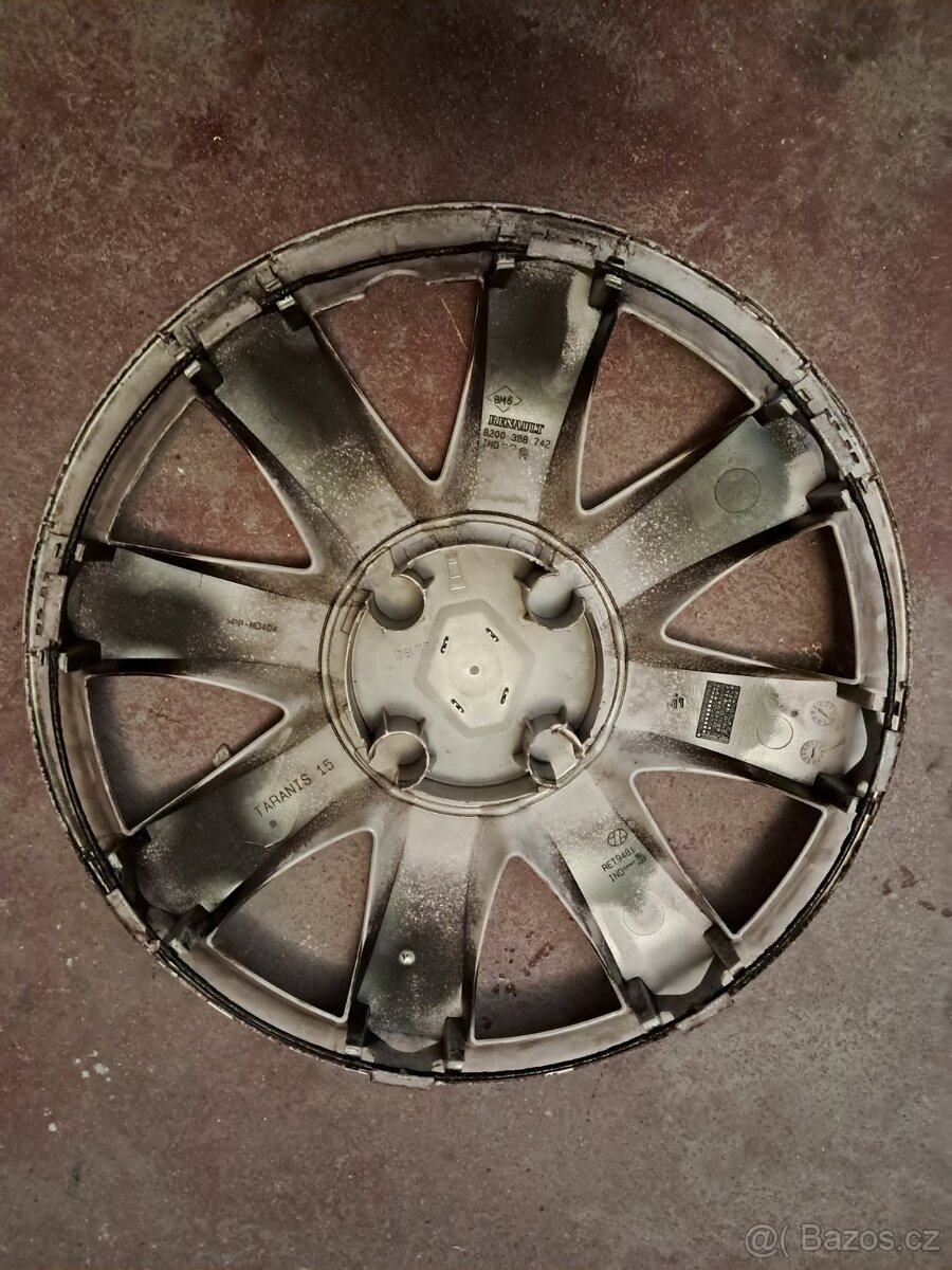 1 kus poklice Renault 15" - 2
