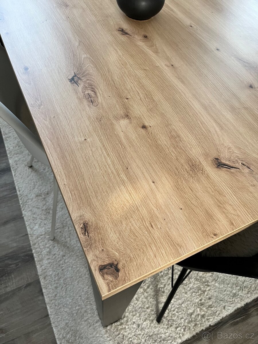 Jídelní stůl - 2