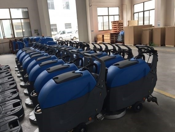 CUBE 3 E - elektrický podlahový mycí stroj - 2