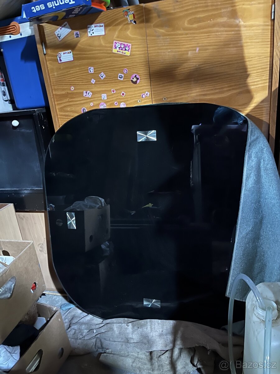 Skleněný Stůl - 2