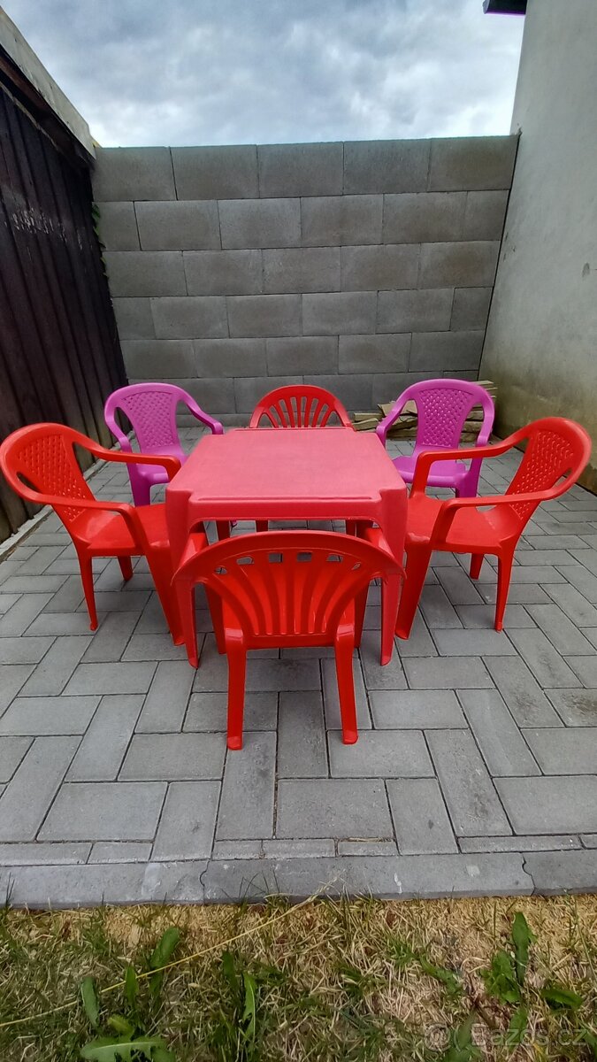 Dětský stolek a židle - 2