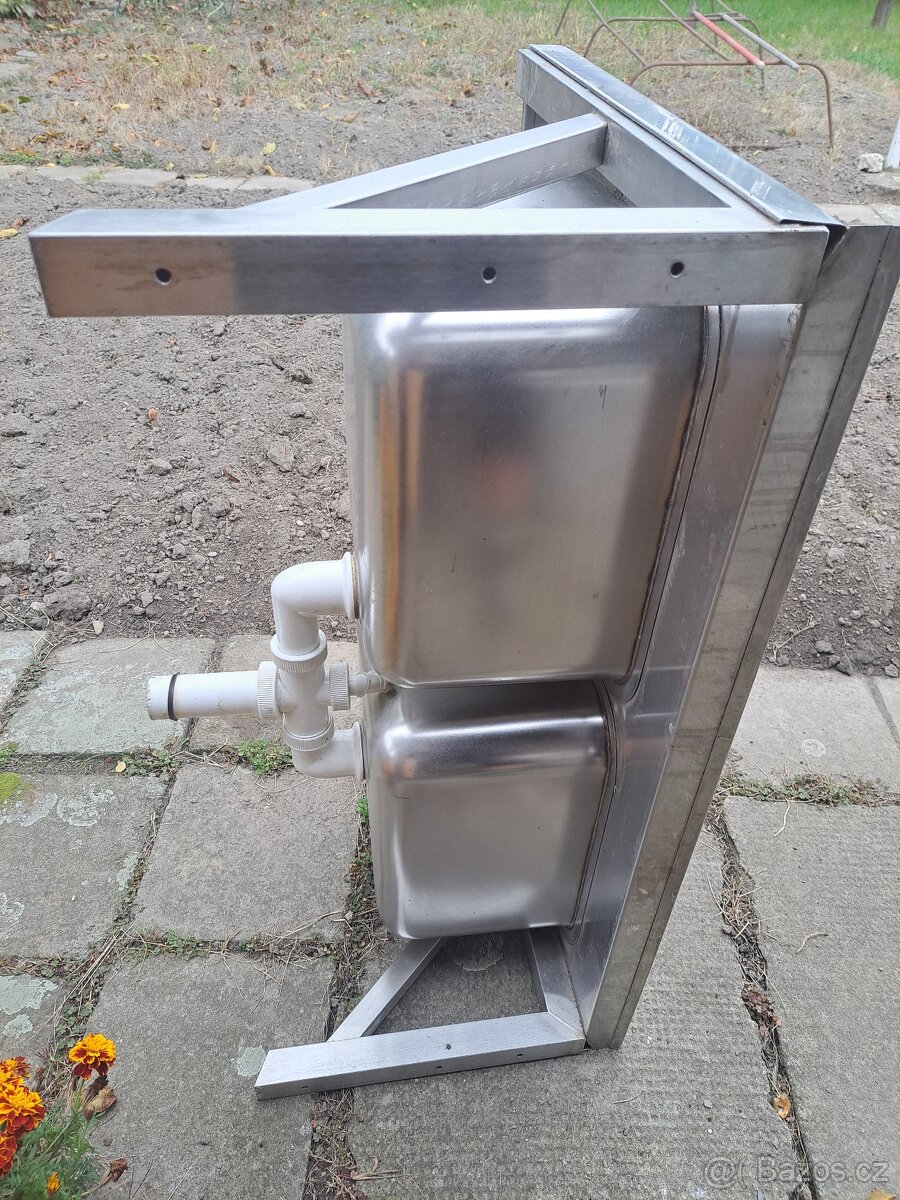 Dvojdřez nerezový na zeď - 2