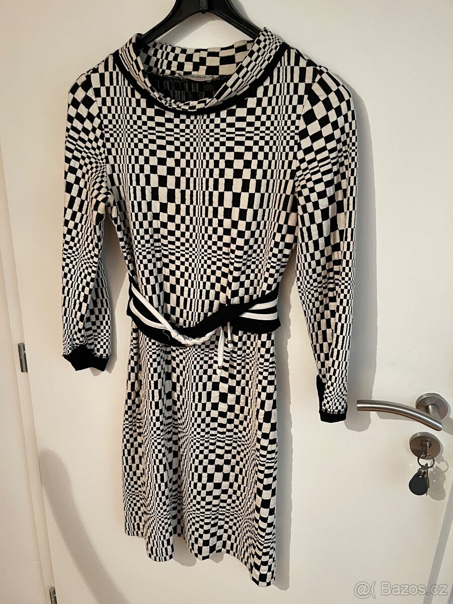 Černobílé efektní šaty s páskem vel. L - 2