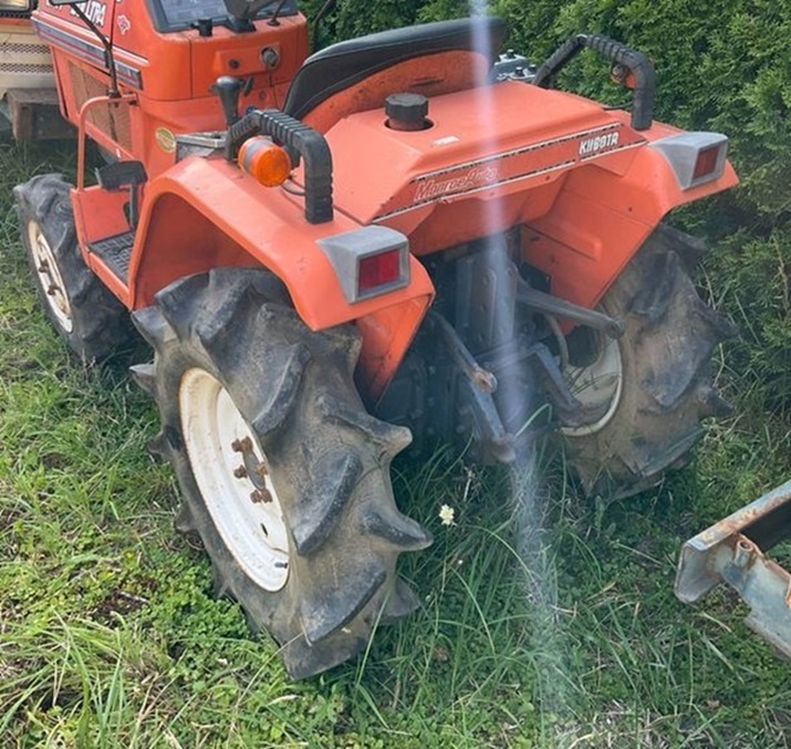 TRAKTOR KUBOTA - 2