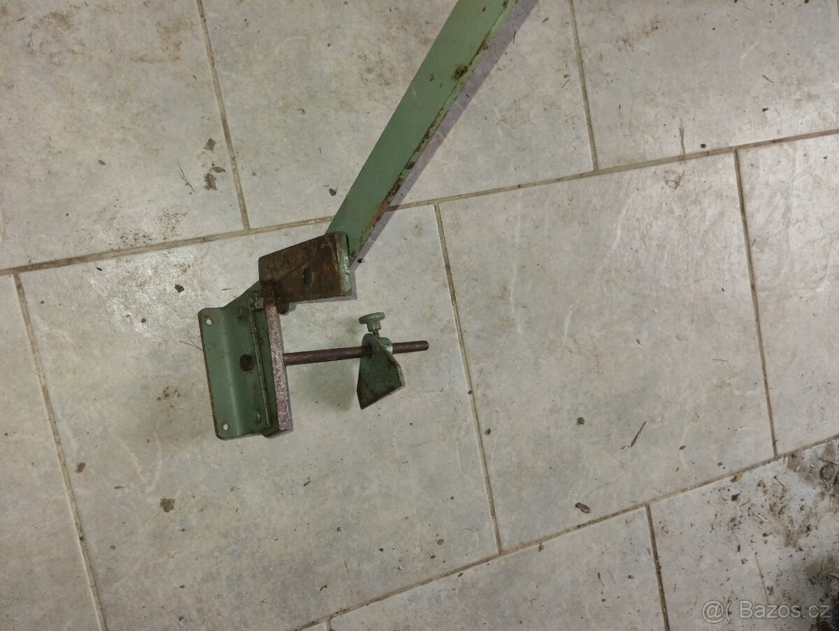 Tabulové nůžky VEB - 2