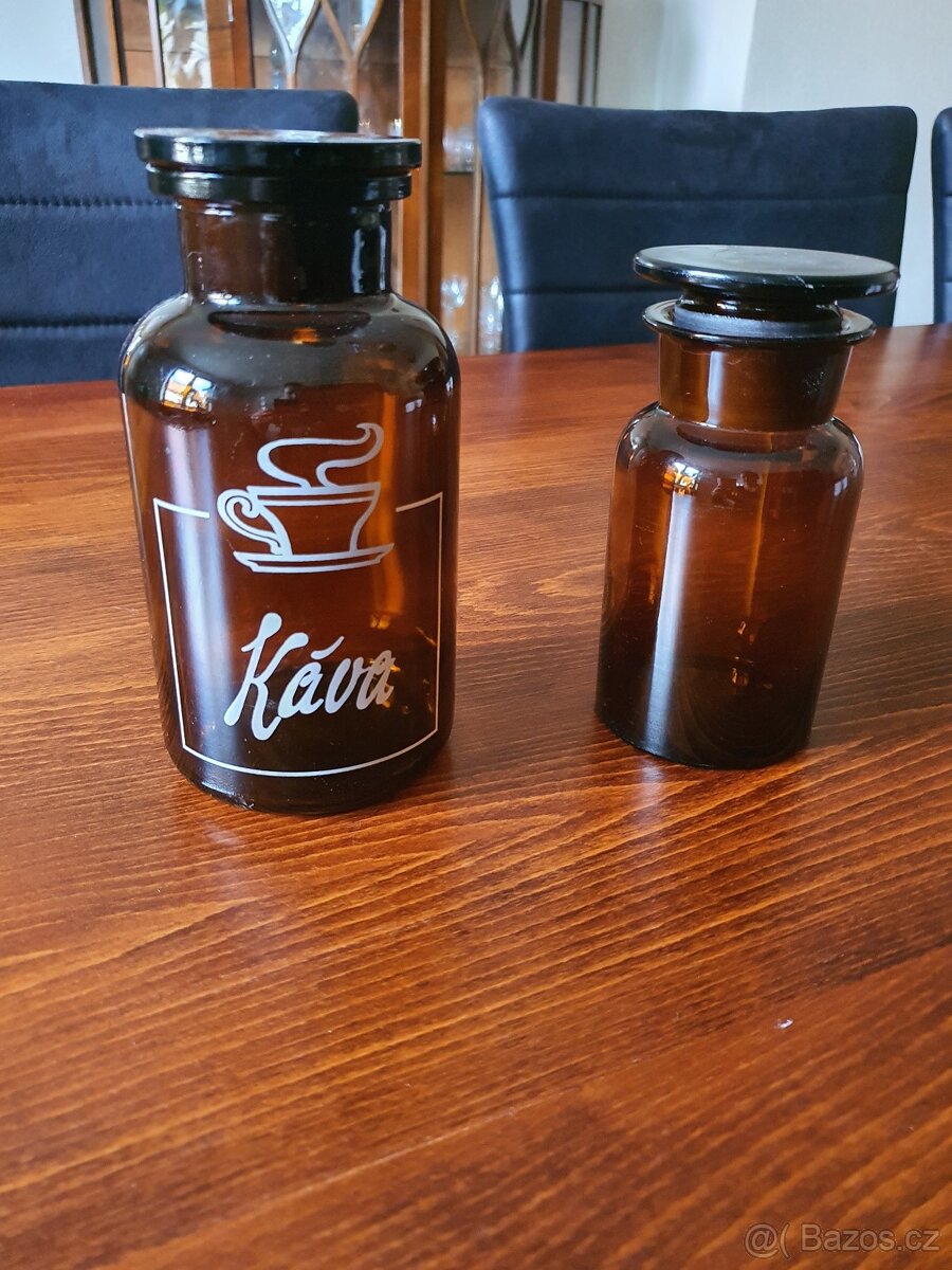 Dvě skleněné dózy se zabroušeným víčkem - 2