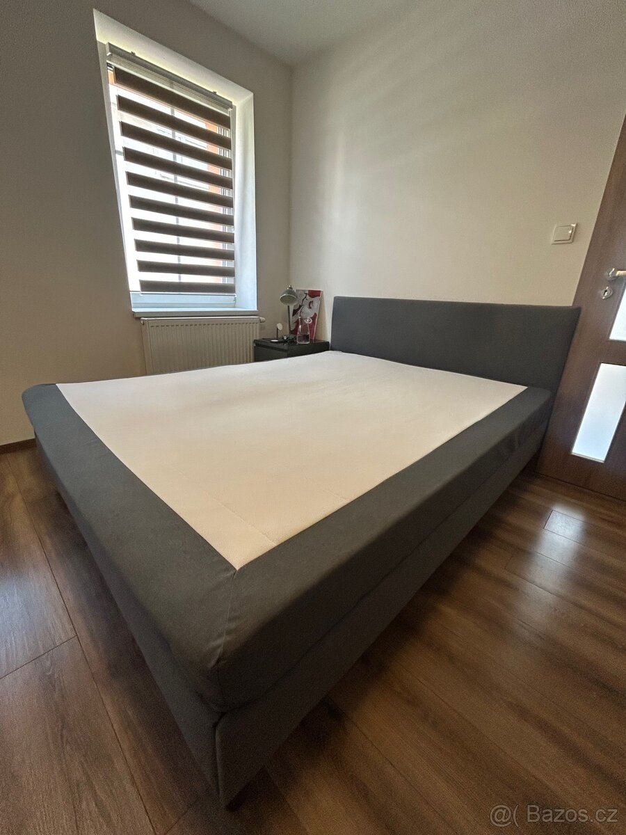 Prodám čalouněnou postel IKEA Sabovik - 2