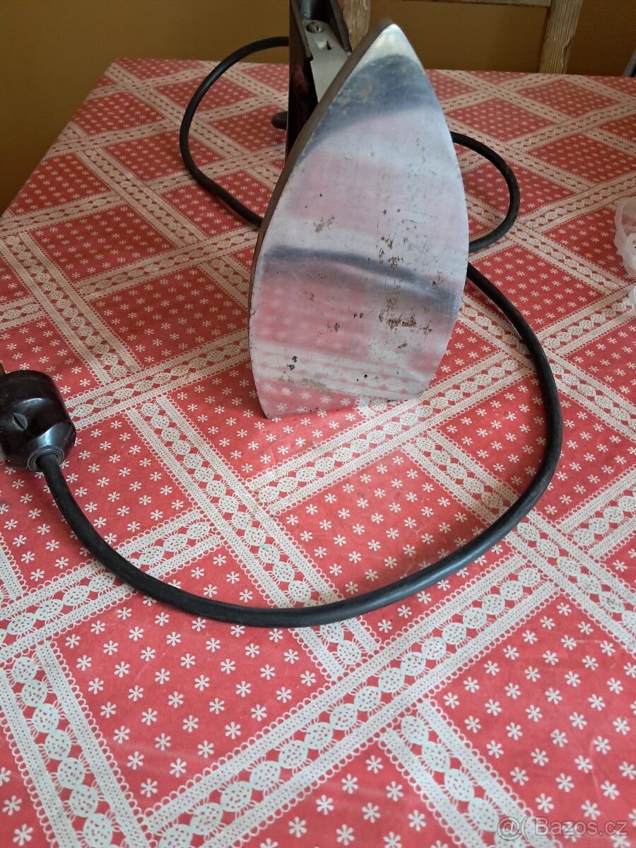 Retro funkční žehlička - 2