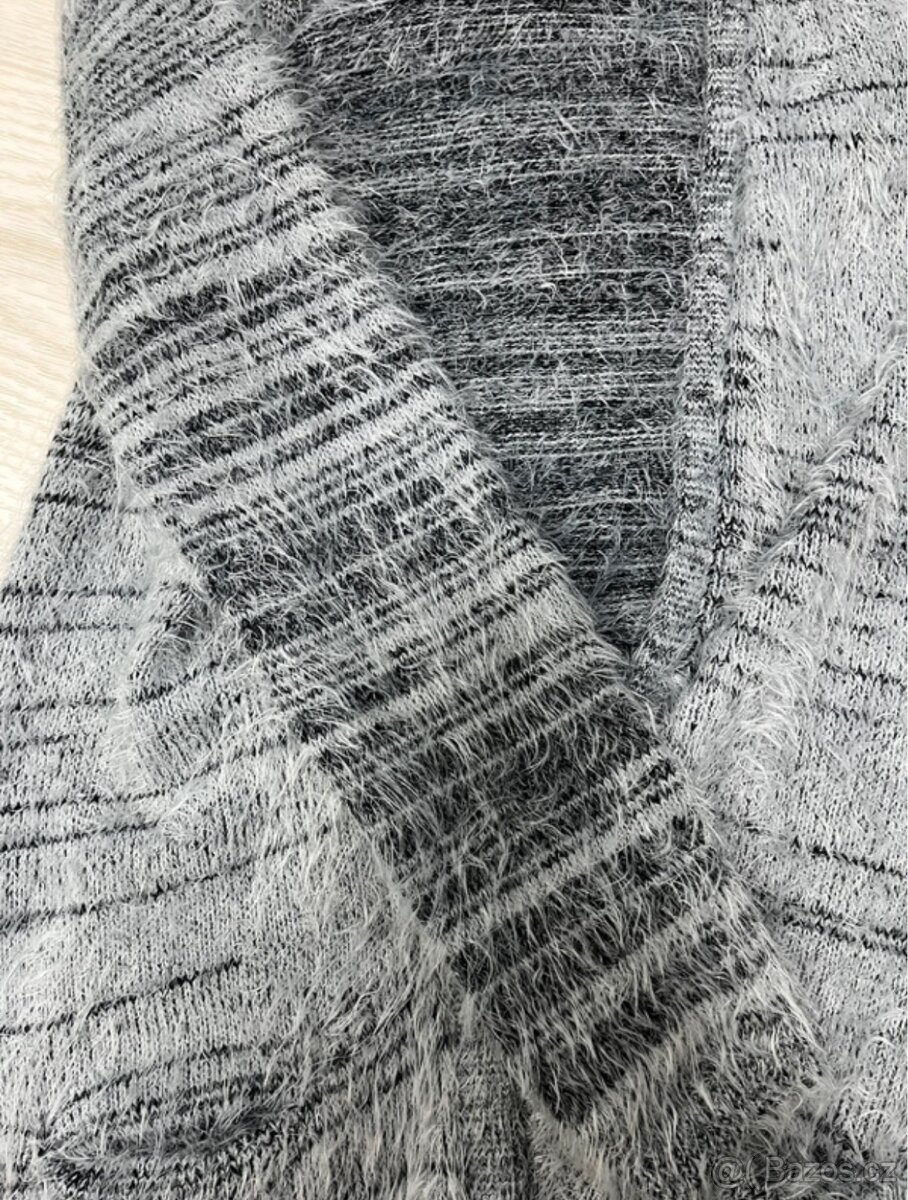 Chlupatý svetřík - 2