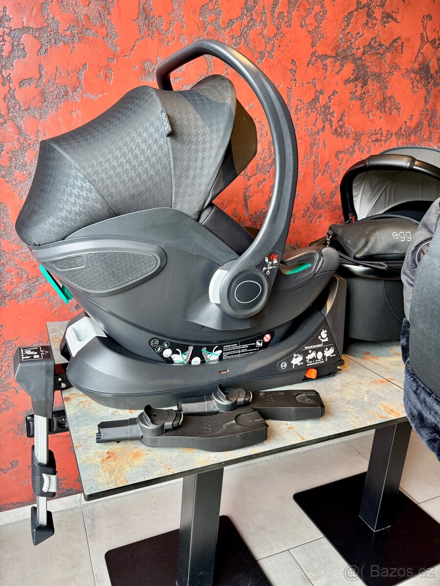 Kočárek EGG 3 – Houndstooth Black, 8v1, model 2024 - 2