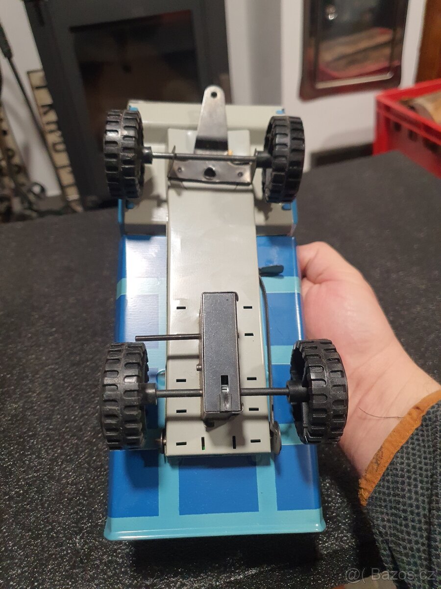 Plechové auto - 2