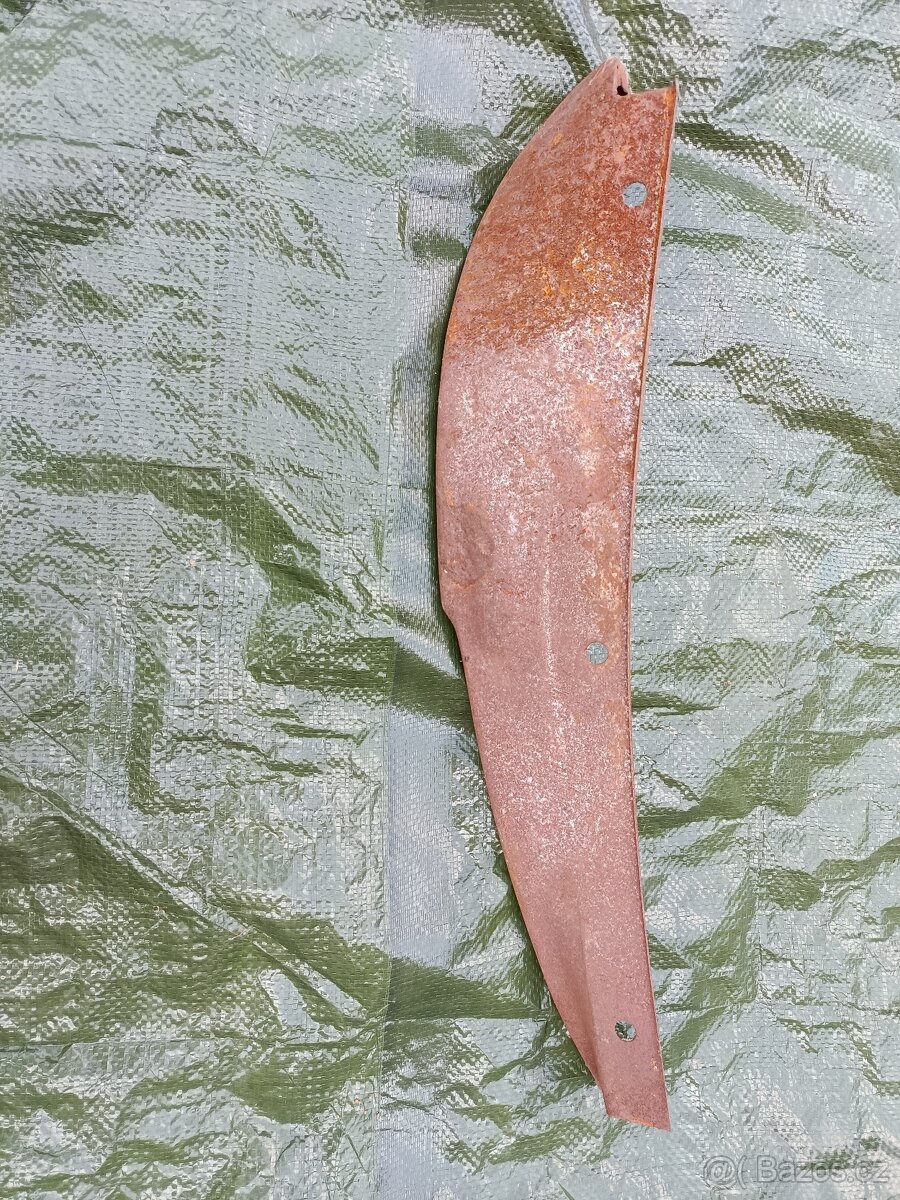 Vystuha předního blatníku Škoda. - 2