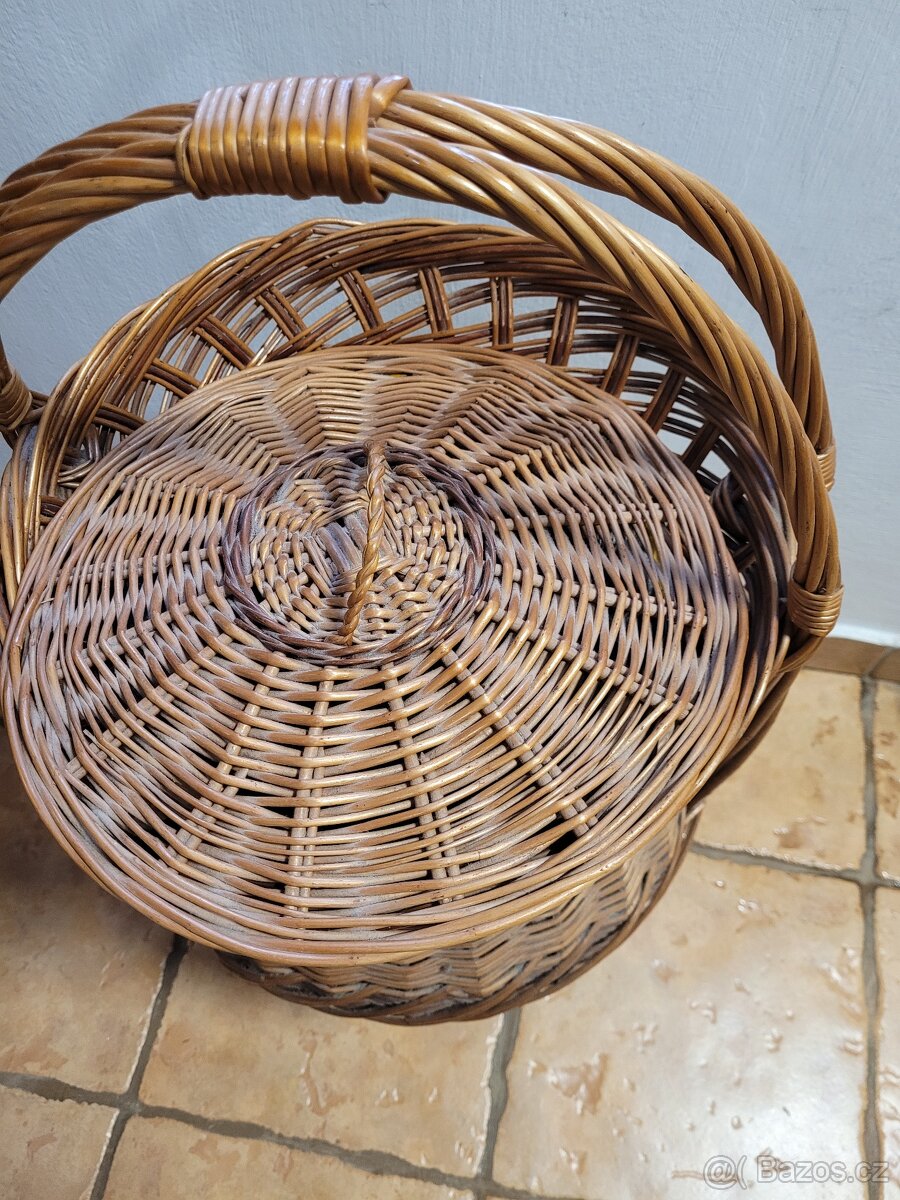 Proutěný prádelní koš s víkem super stav - 2