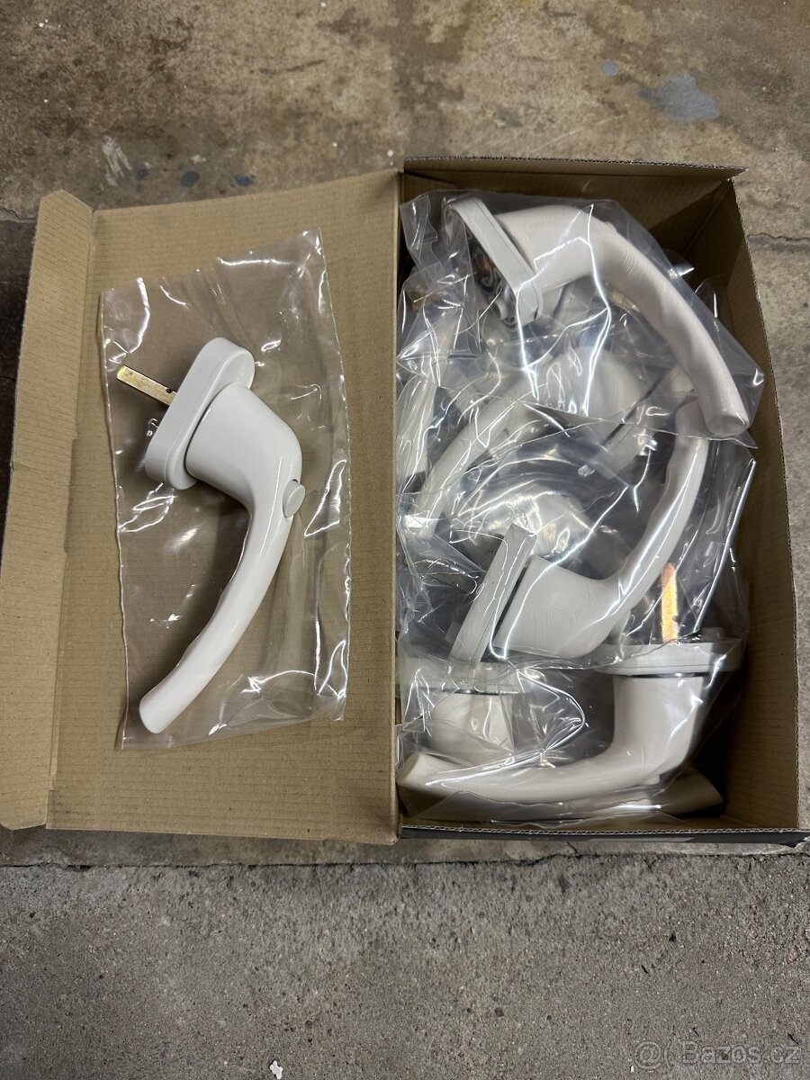 Okenní kliky s pojistkou - 2