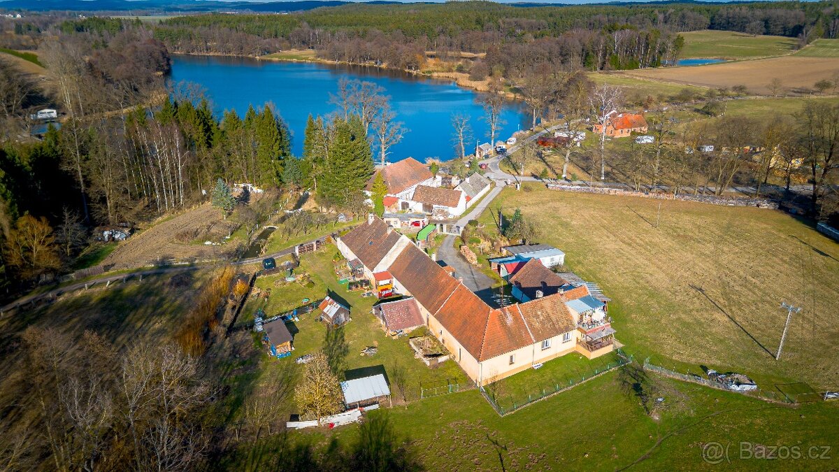 Prodej zemědělské usedlosti 30 038 m2 - 2