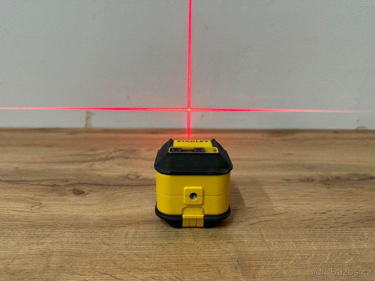 Křížový laser Stanley STHT77498-1 - 2