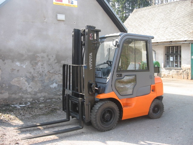 vysokozdvižný vozík Toyota 7FGF25 - 2