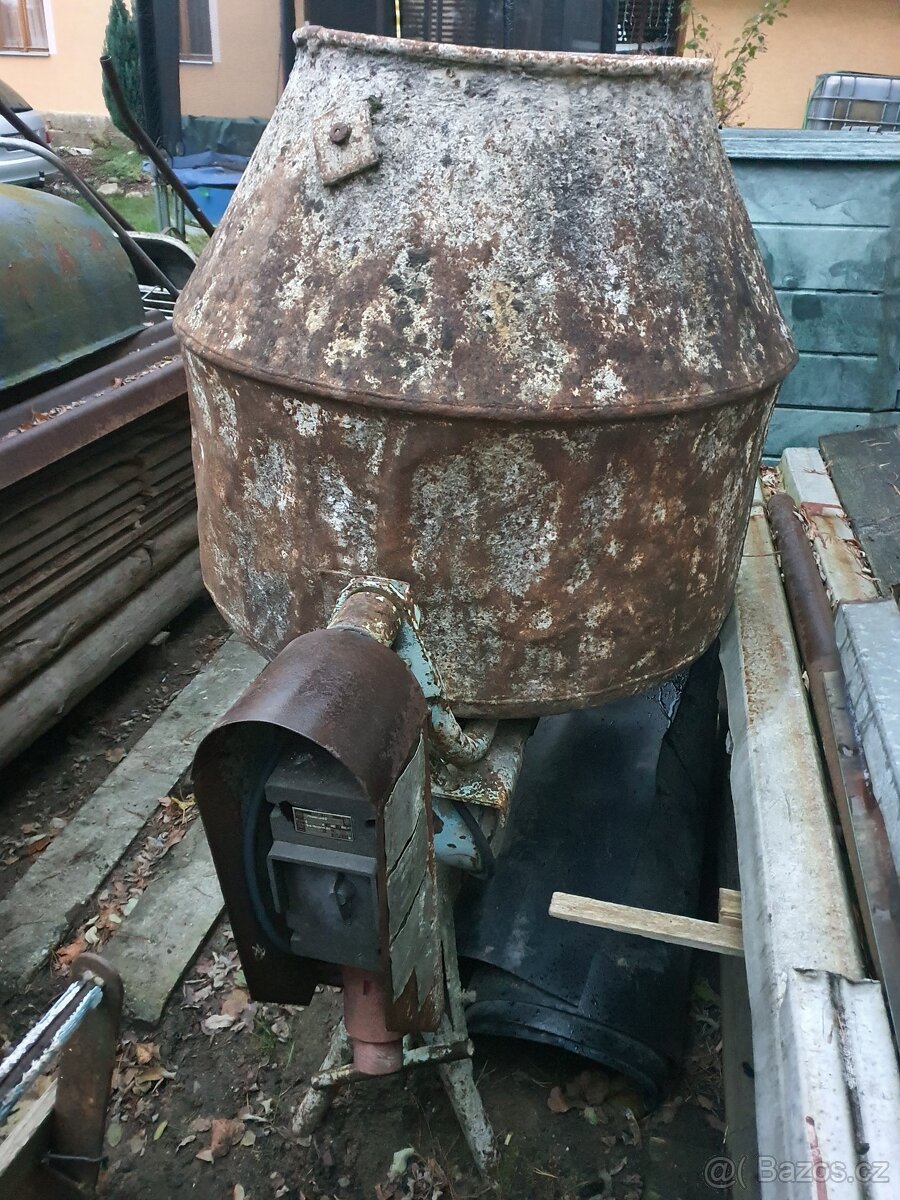 Míchačka stavební. - 2