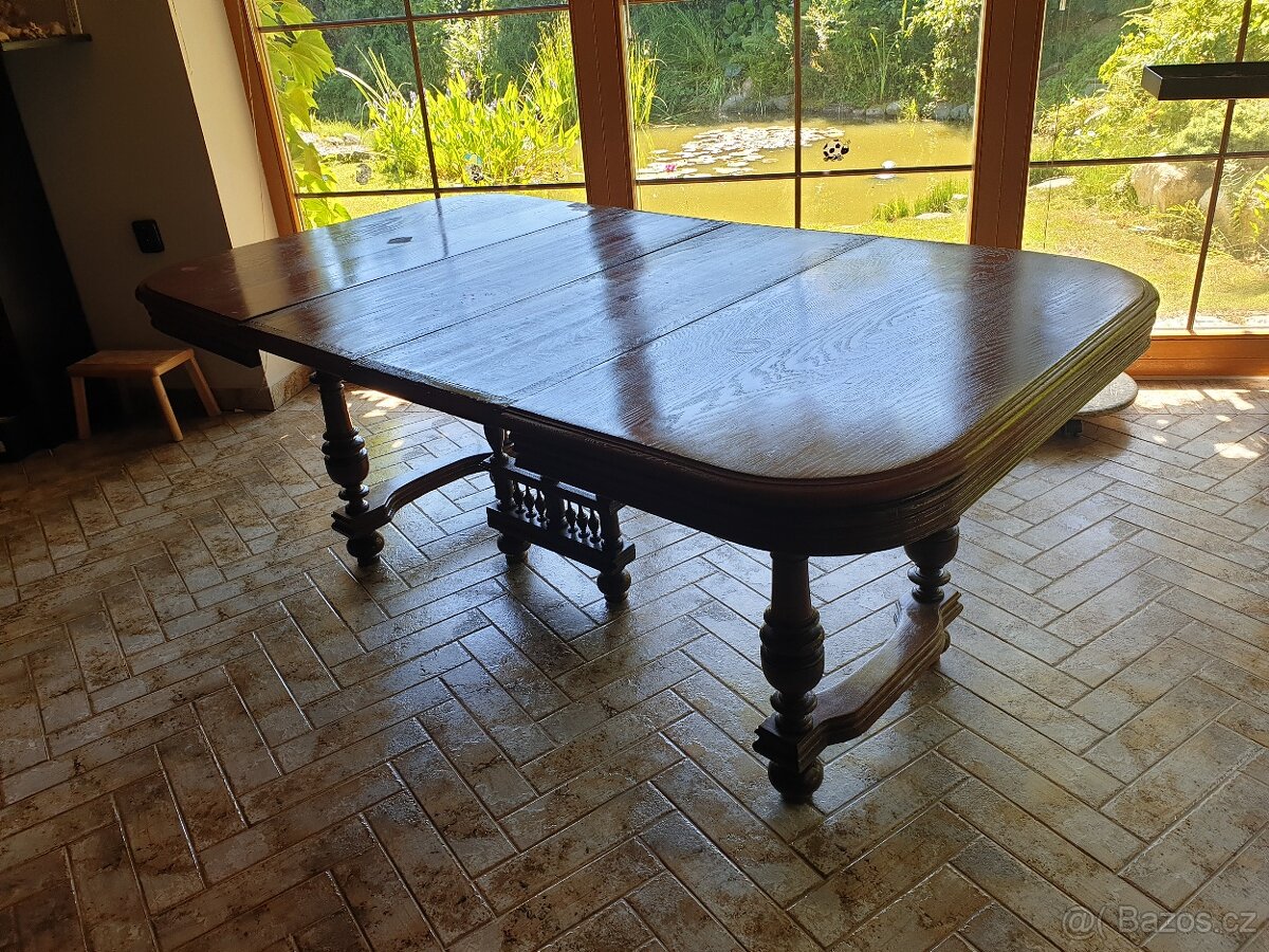 Rozkládací stůl+ 6 židlí - 2