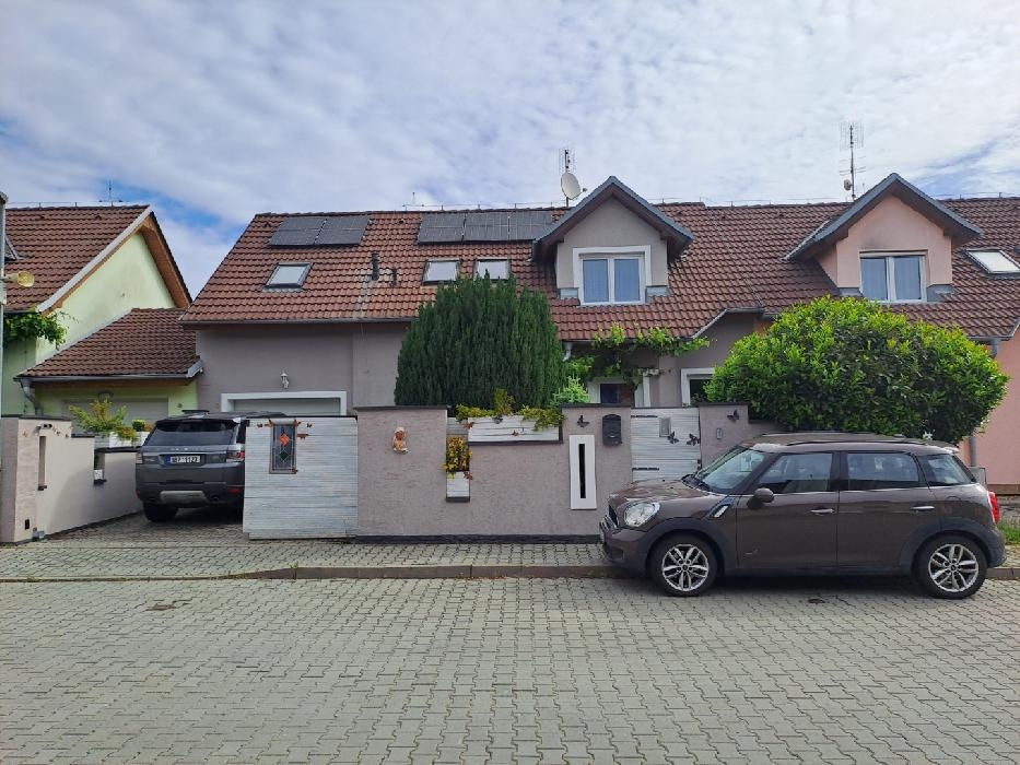 Prostorný 5+kk se zahradou a garáží na okraji Brna - 2