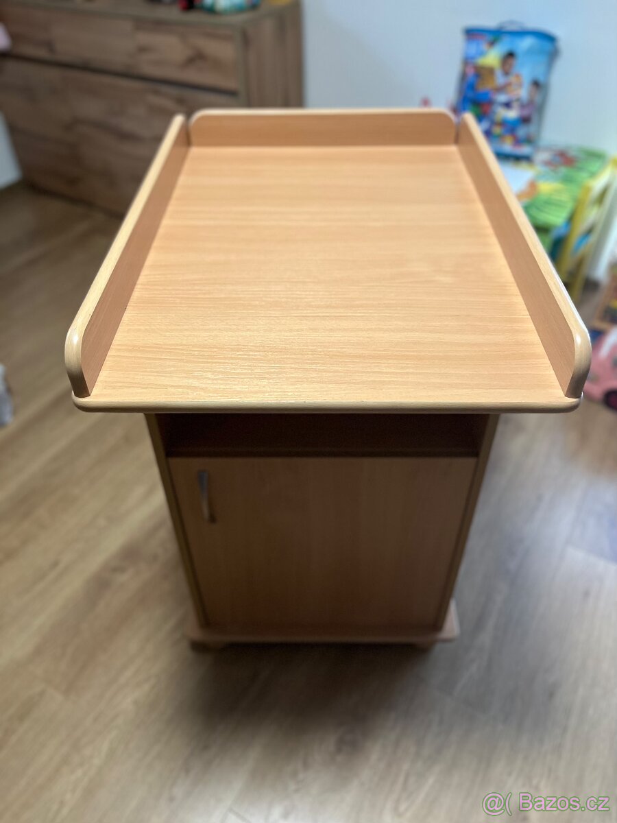 Skříňka s přebalovacím pultem - 2