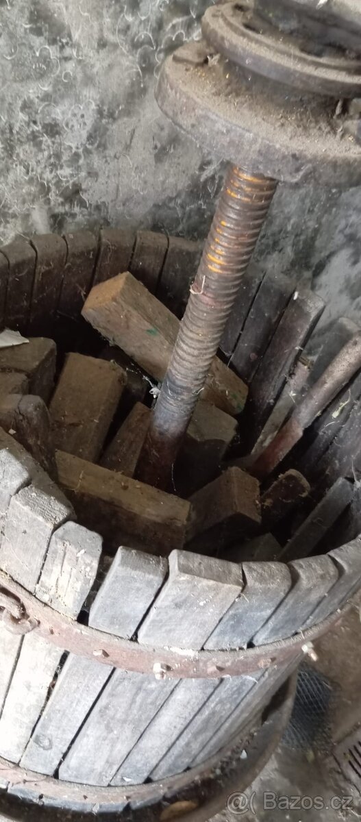 Press - lis na hrozny - 2