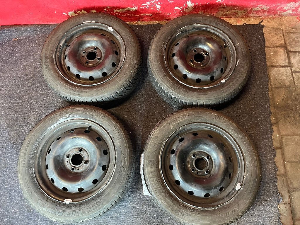 Plechové disky 4x100 R15 6Jx15H2 ET 50 se zimními pneu 185/6 - 2