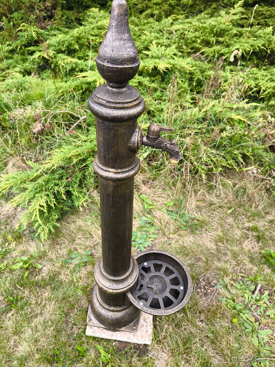 Litinové stojaté pitko - výlevka - 2