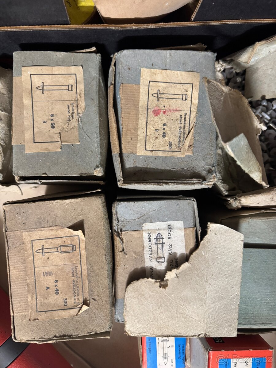 Hilti vstřelovací pistol + náboje a hřeby - 2