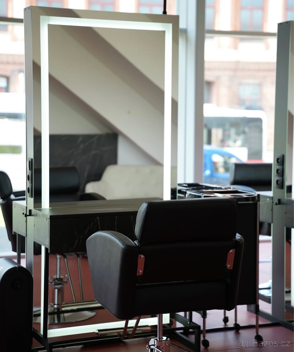 Pronájem kadeřnického křesla Leclat de Jana - 2